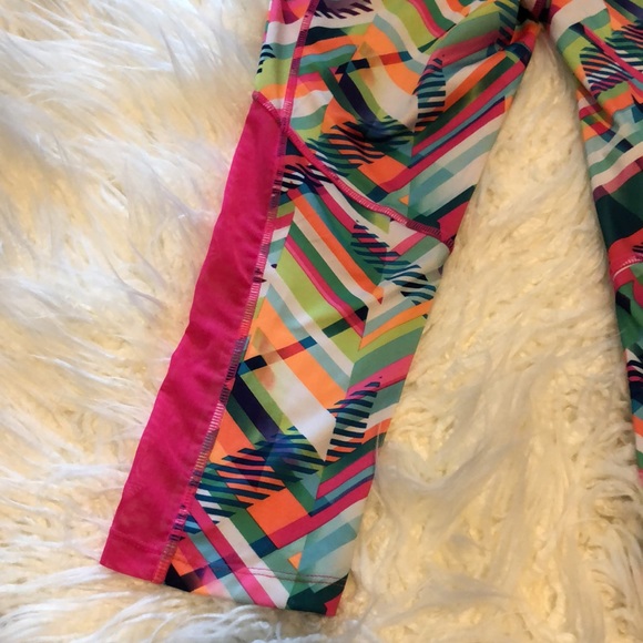 10/$35🏷️♥️Avia workout cropped leggings mesh pink colorful pattern fitness gym - Picture 6 of 7
